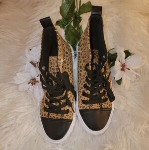 🆕️👟Olivia Miller Leopard Print Lace Up Sneaker, Sz 7